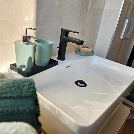 Apartment Business App In Zentraler Lage Mit 3 Schlafzimmern Für Geschäftsreisende Pendler Und Familien, Monteure Nähe Sz *
