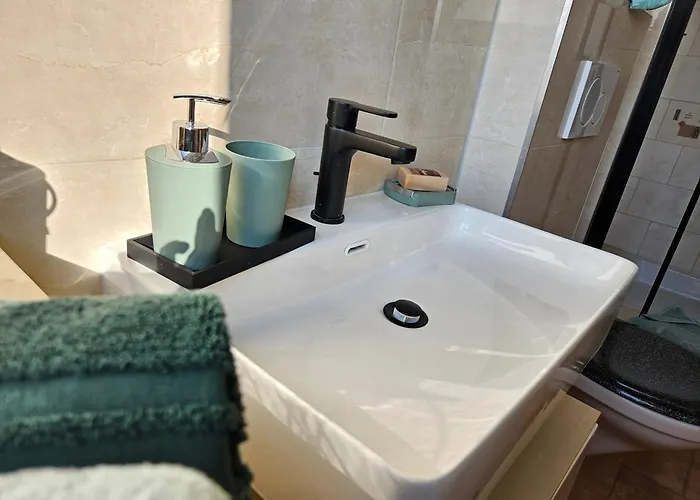 Apartment Business App In Zentraler Lage Mit 3 Schlafzimmern Für Geschäftsreisende Pendler Und Familien, Monteure Nähe Sz *